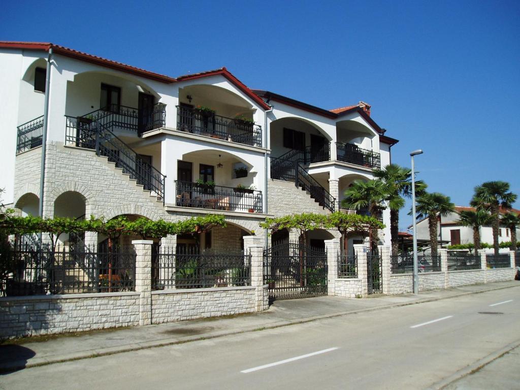 Apartments Modrusan โรวีน ภายนอก รูปภาพ