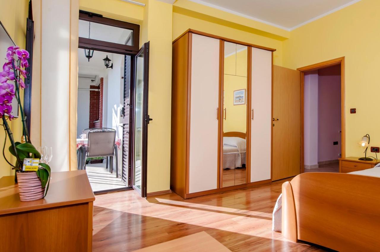 Apartments Modrusan โรวีน ภายนอก รูปภาพ